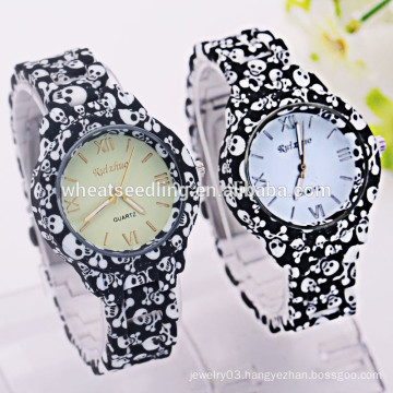 Skull heads watchband geneva quartz silicone watch